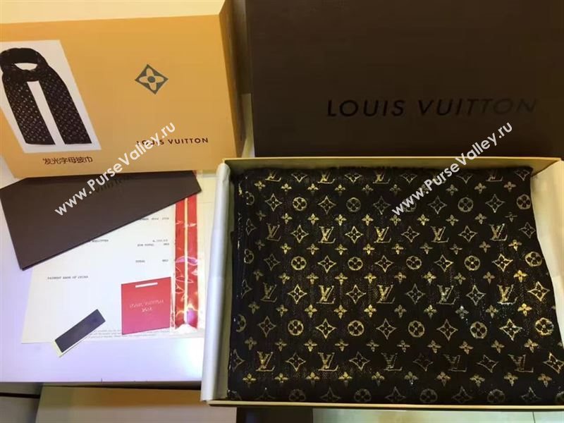 Louis Vuitton scarf 127420