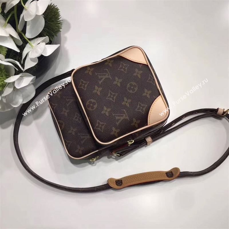 Louis Vuitton cross body bag 138371