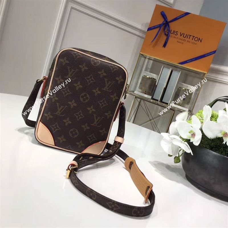 Louis Vuitton cross body bag 138371