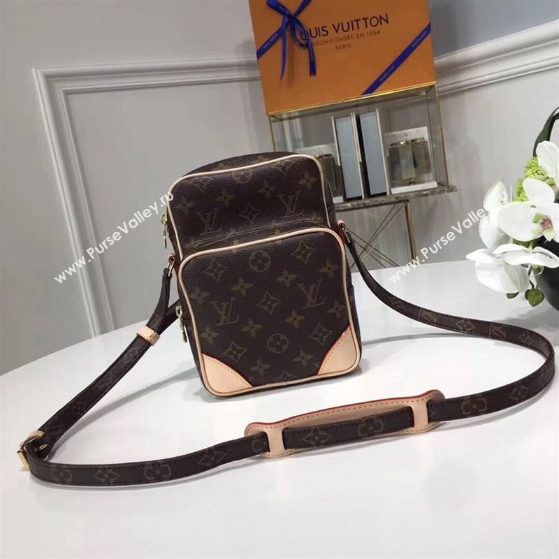 Louis Vuitton cross body bag 138371