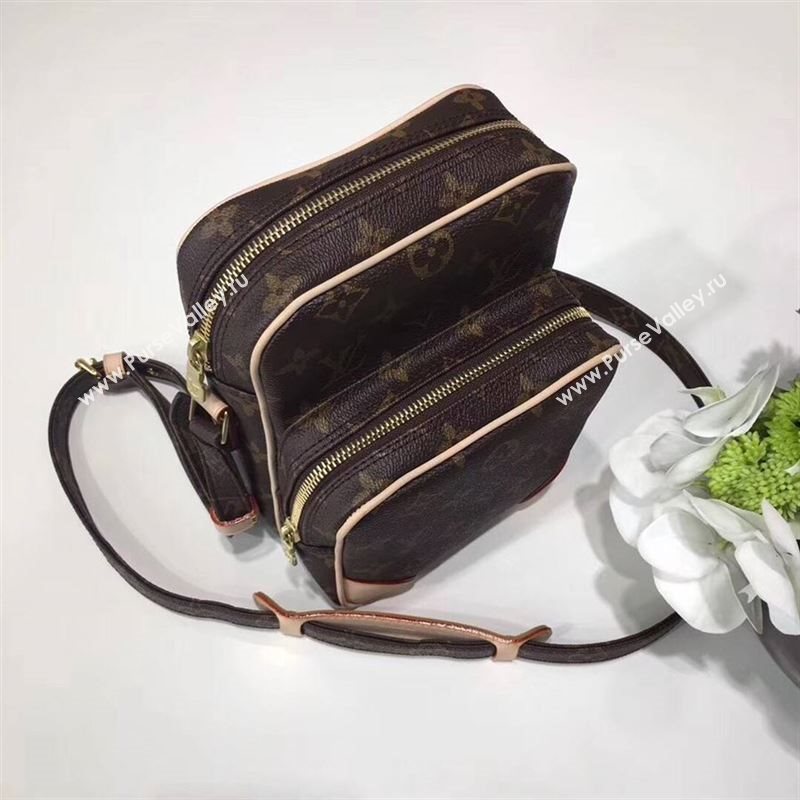 Louis Vuitton cross body bag 138371