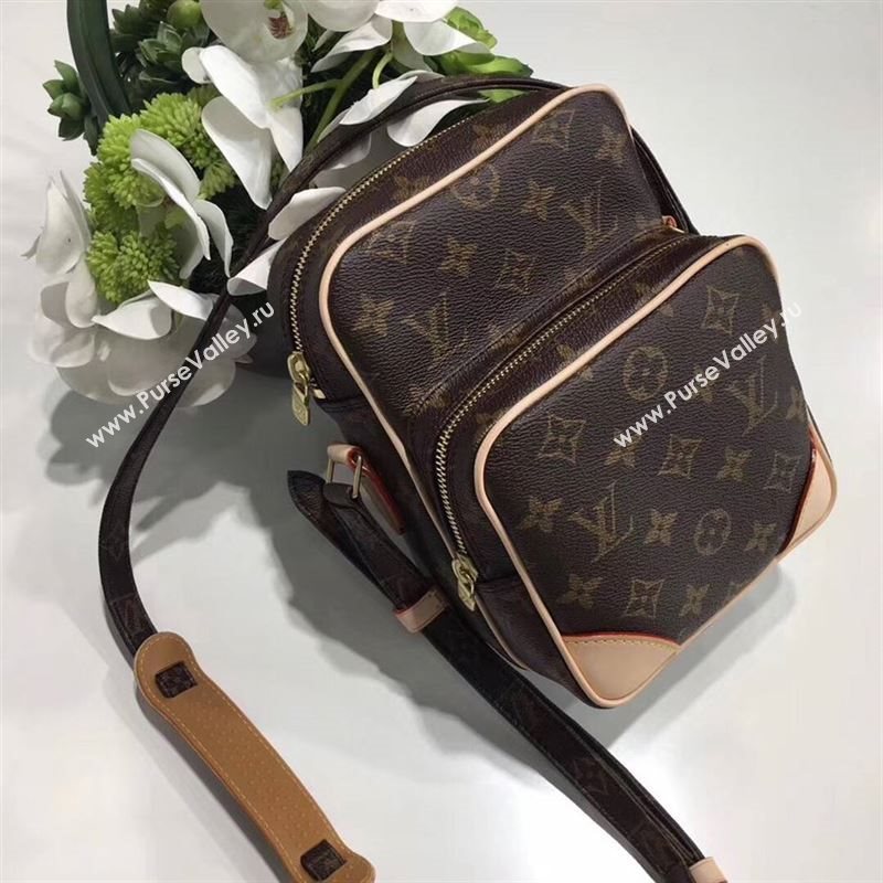 Louis Vuitton cross body bag 138371