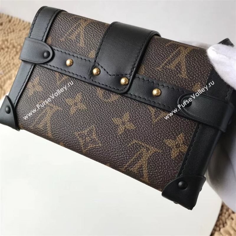 Louis vuitton ESSENTIAL TRUNK 145578