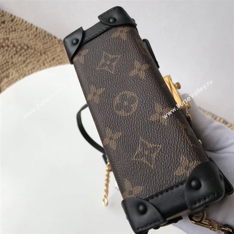 Louis vuitton ESSENTIAL TRUNK 145578