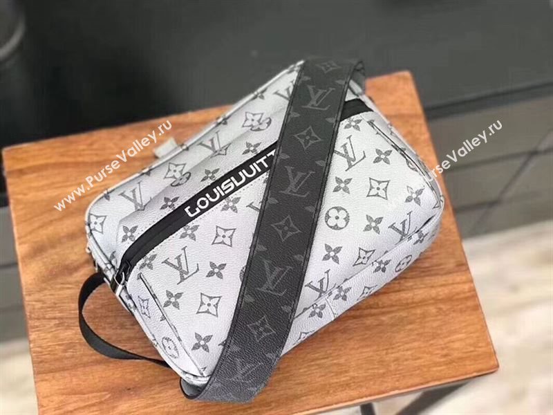 LOUIS VUITTON CATWALK MODELS MESSENGER BAG 142896