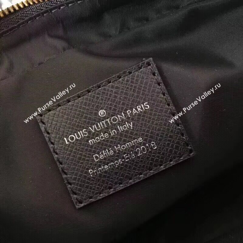 LOUIS VUITTON CATWALK MODELS MESSENGER BAG 142906