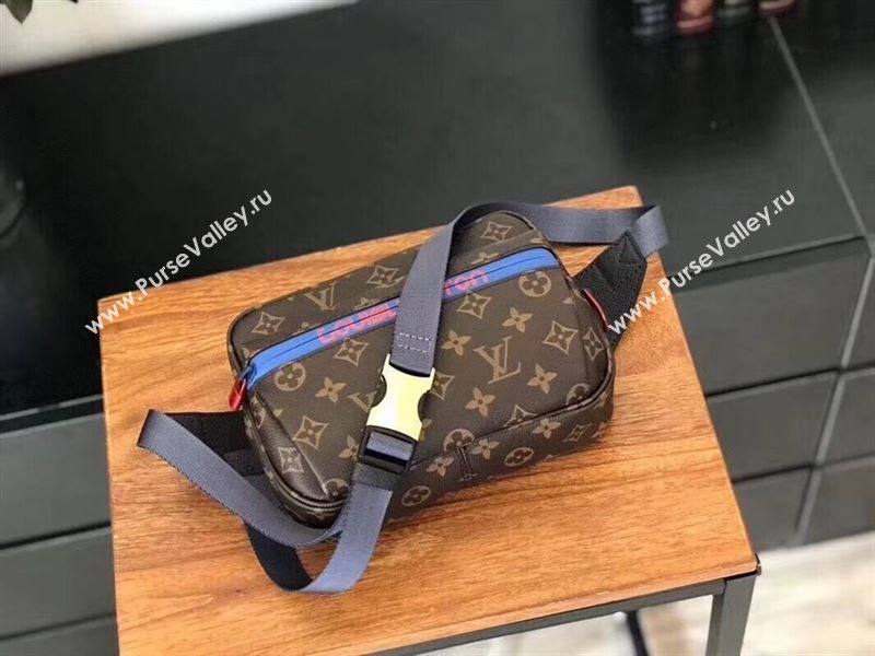 LOUIS VUITTON CATWALK MODELS MESSENGER BAG 142886