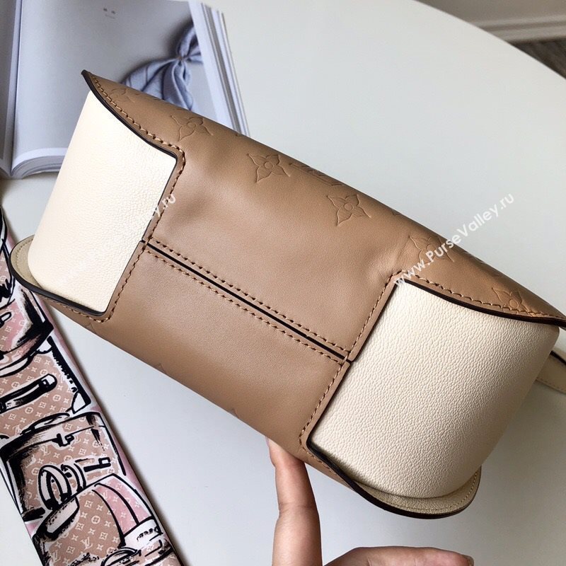 LOUIS VUITTON Very Hobo Bag 186023