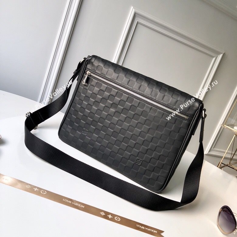 LOUIS VUITTON Messenger Bag 185665