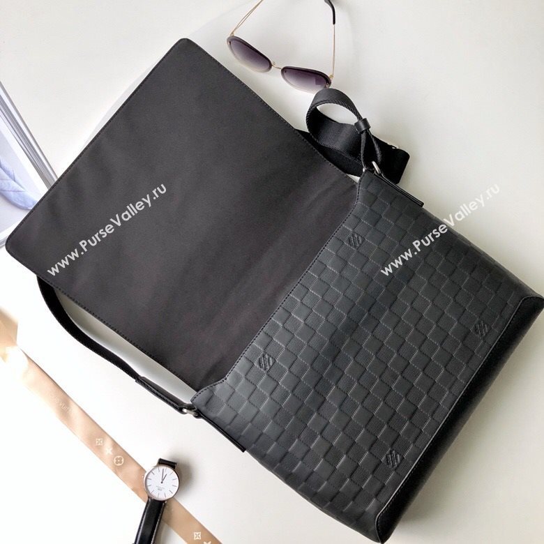 LOUIS VUITTON Messenger Bag 185665