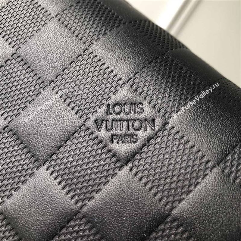 LOUIS VUITTON Messenger Bag 185703