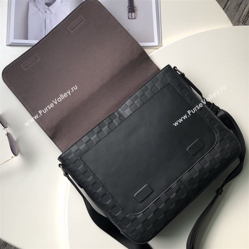 LOUIS VUITTON Messenger Bag 185703