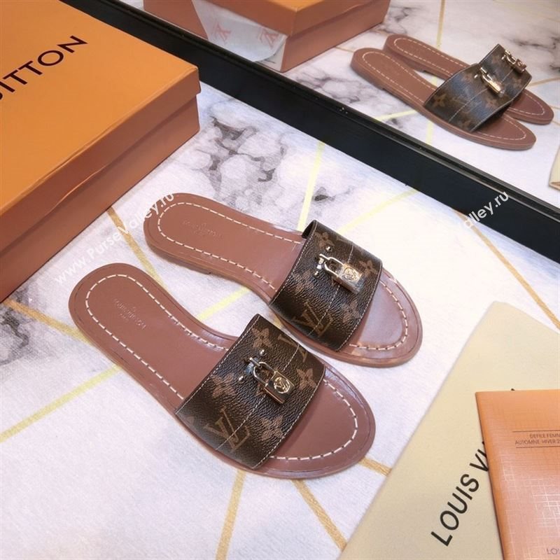 LOUIS VUITTON Lock Slippers 190434