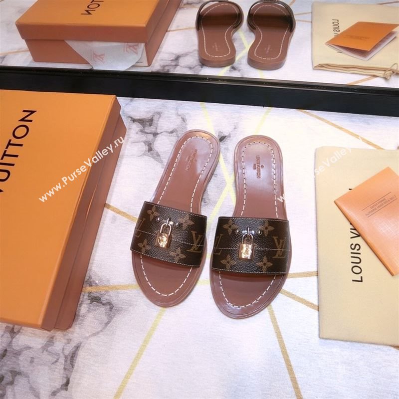 LOUIS VUITTON Lock Slippers 190434