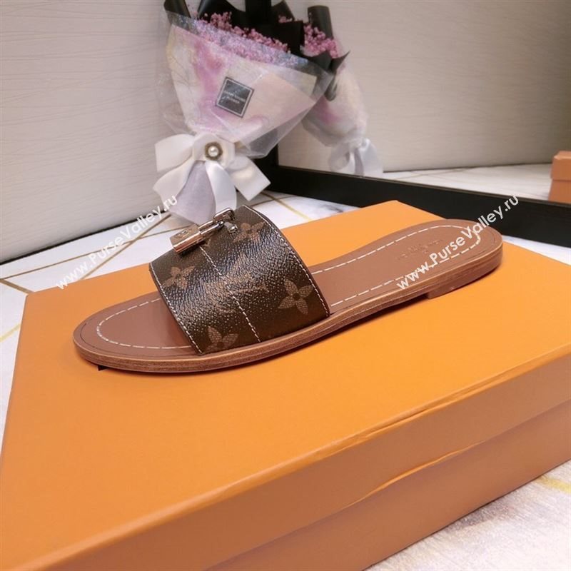 LOUIS VUITTON Lock Slippers 190434