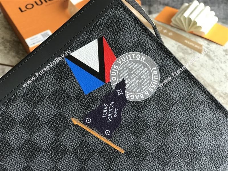 Louis Vuitton Pochette Voyage Clutch 207082