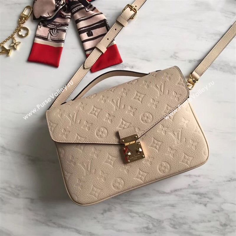 LOUIS VUITTON Pochette Metis 243985