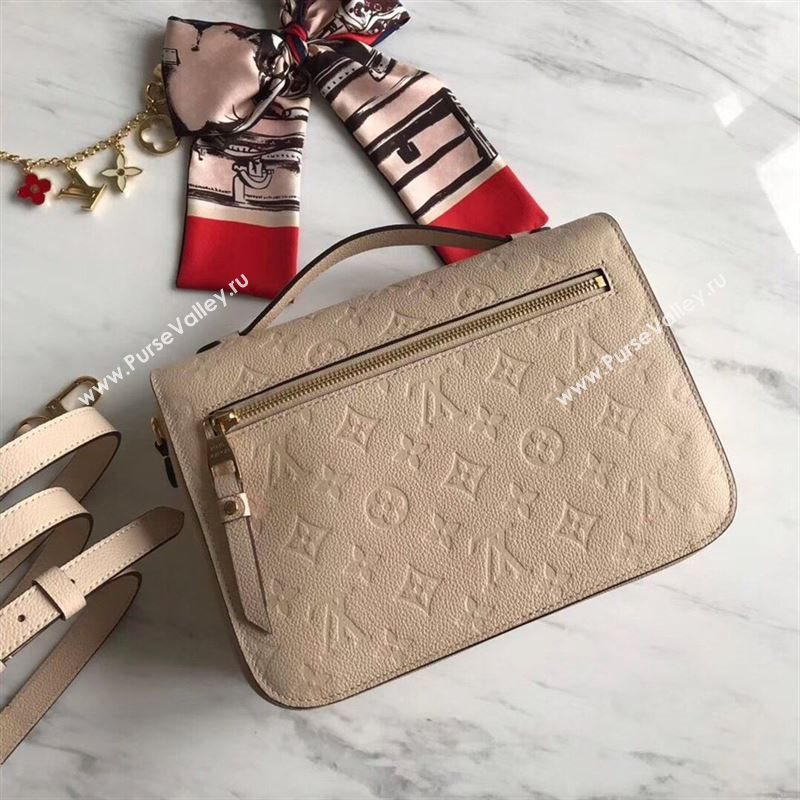 LOUIS VUITTON Pochette Metis 243985