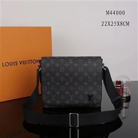 Men LV Louis Vuitton M44000 District Messenger Bag Monogram Handbag Gray