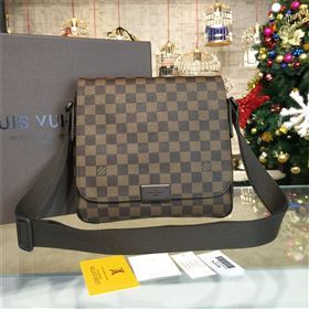 LOUIS VUITTON DISTRICT PM 8318