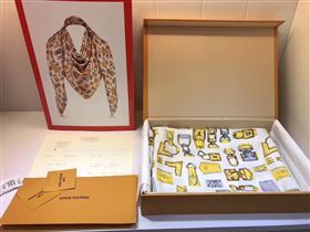 Louis Vuitton scarf 127405