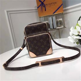 Louis Vuitton cross body bag 138371