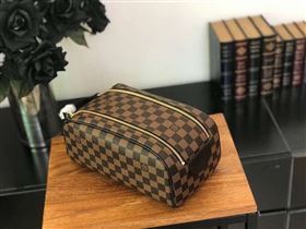 Louis Vuitton Cosmetic bag 149065