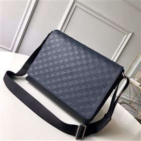 LOUIS VUITTON Messenger Bag 185697