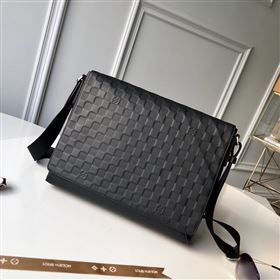 LOUIS VUITTON Messenger Bag 185665