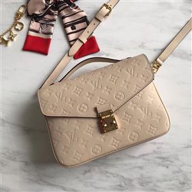 LOUIS VUITTON Pochette Metis 243985