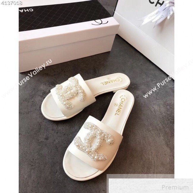 Chanel Flat Pearls CC Calfskin Slide Sandals G34678 White 2019 (EM-9051512)