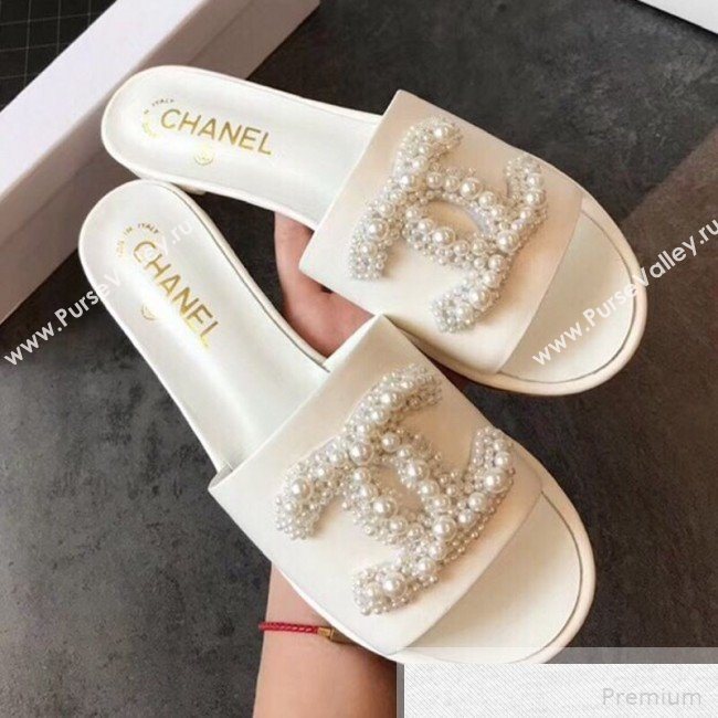 Chanel Flat Pearls CC Calfskin Slide Sandals G34678 White 2019 (EM-9051512)