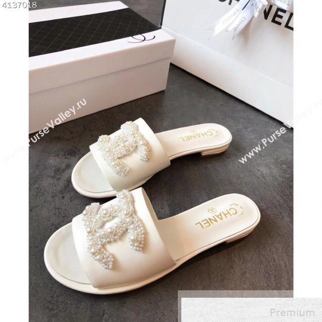 Chanel Flat Pearls CC Calfskin Slide Sandals G34678 White 2019 (EM-9051512)