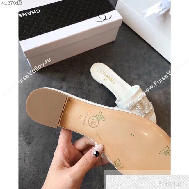 Chanel Flat Pearls CC Calfskin Slide Sandals G34678 White 2019 (EM-9051512)