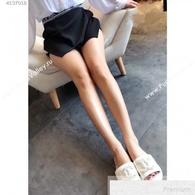 Chanel Flat Pearls CC Calfskin Slide Sandals G34678 White 2019 (EM-9051512)