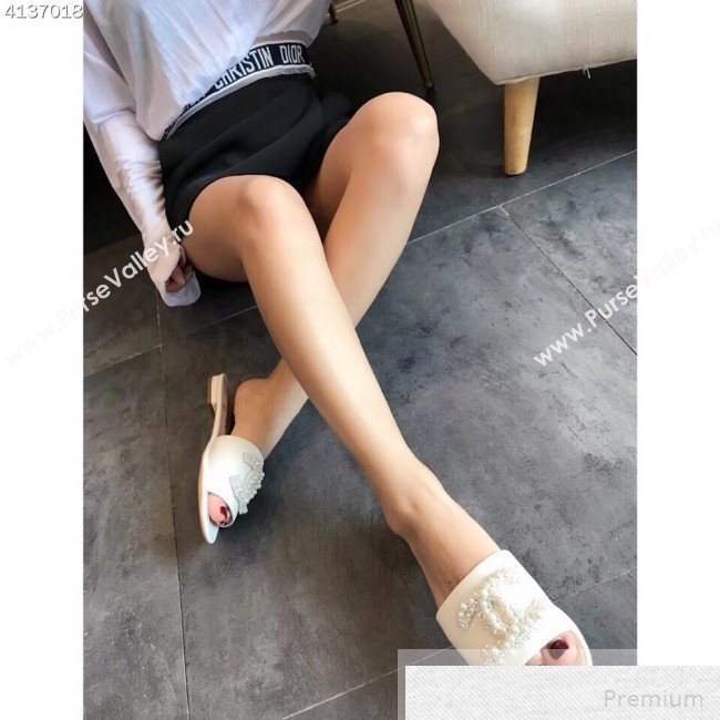 Chanel Flat Pearls CC Calfskin Slide Sandals G34678 White 2019 (EM-9051512)