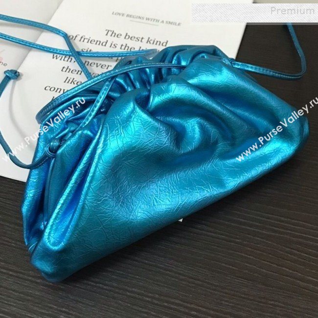 Bottega Veneta Small The Pouch 22 Clutch in Crinkled Metallic Leather Sky Blue 2019 (MISU-9082029)