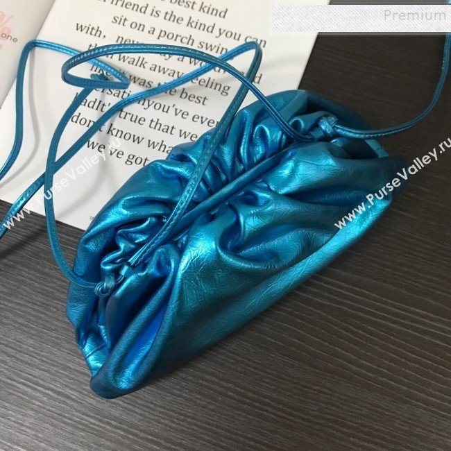 Bottega Veneta Small The Pouch 22 Clutch in Crinkled Metallic Leather Sky Blue 2019 (MISU-9082029)