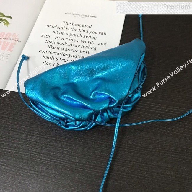 Bottega Veneta Small The Pouch 22 Clutch in Crinkled Metallic Leather Sky Blue 2019 (MISU-9082029)
