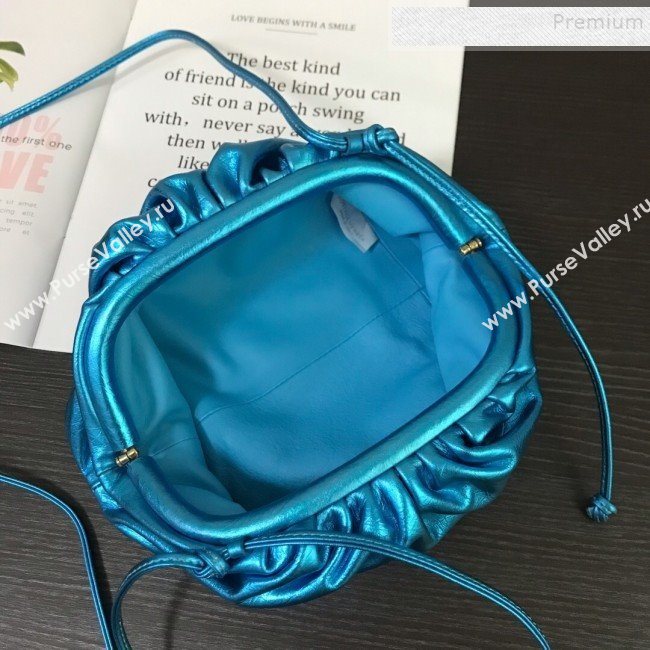Bottega Veneta Small The Pouch 22 Clutch in Crinkled Metallic Leather Sky Blue 2019 (MISU-9082029)