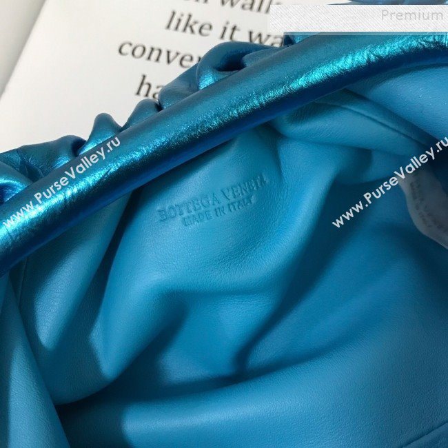 Bottega Veneta Small The Pouch 22 Clutch in Crinkled Metallic Leather Sky Blue 2019 (MISU-9082029)