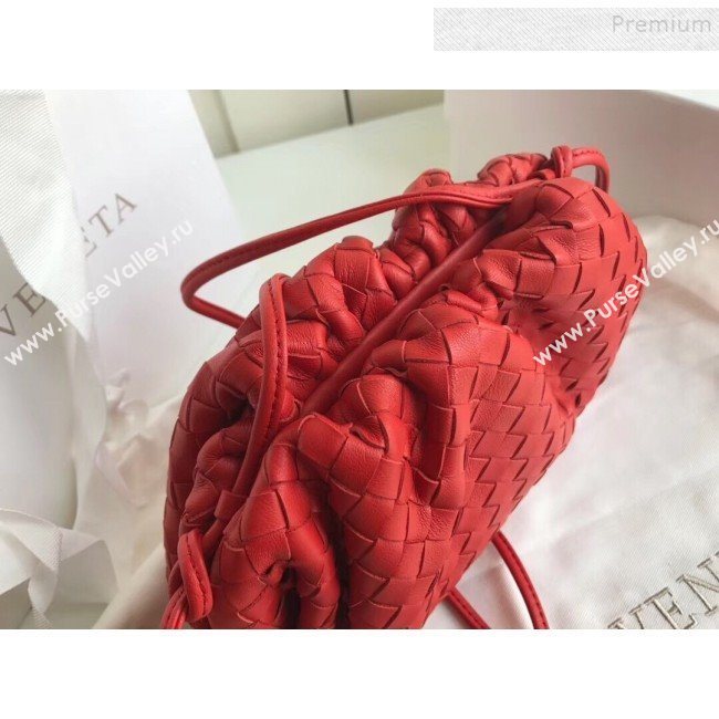 Bottega Veneta Small The Pouch 22 Clutch in Woven Lambskin Red 2019 (MISU-9082031)