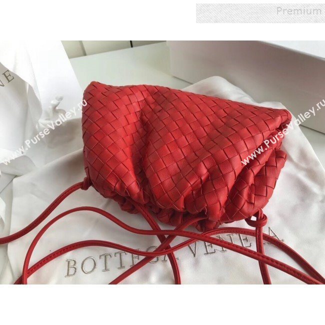 Bottega Veneta Small The Pouch 22 Clutch in Woven Lambskin Red 2019 (MISU-9082031)