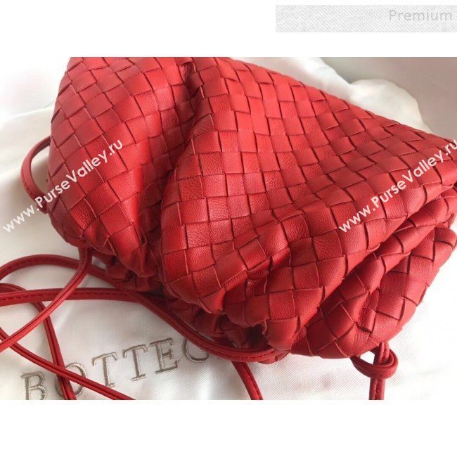 Bottega Veneta Small The Pouch 22 Clutch in Woven Lambskin Red 2019 (MISU-9082031)