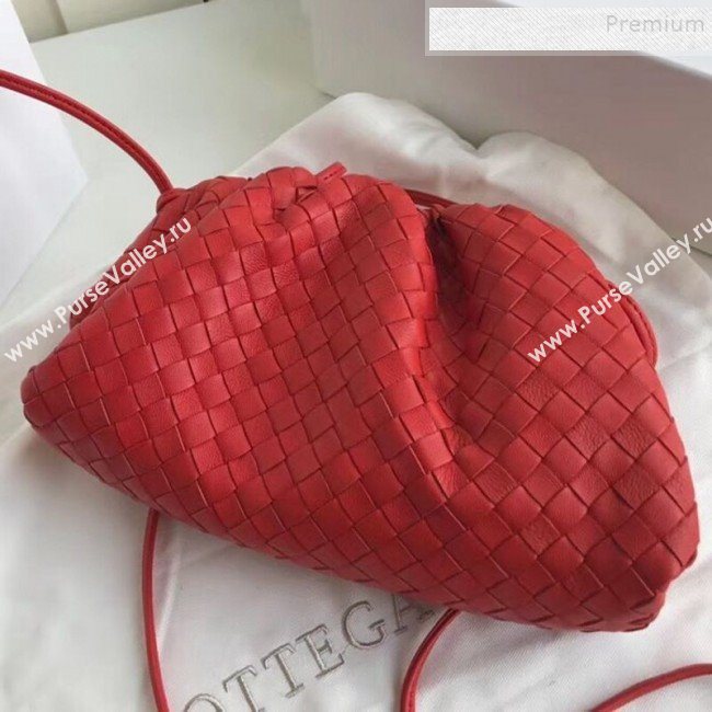 Bottega Veneta Small The Pouch 22 Clutch in Woven Lambskin Red 2019 (MISU-9082031)