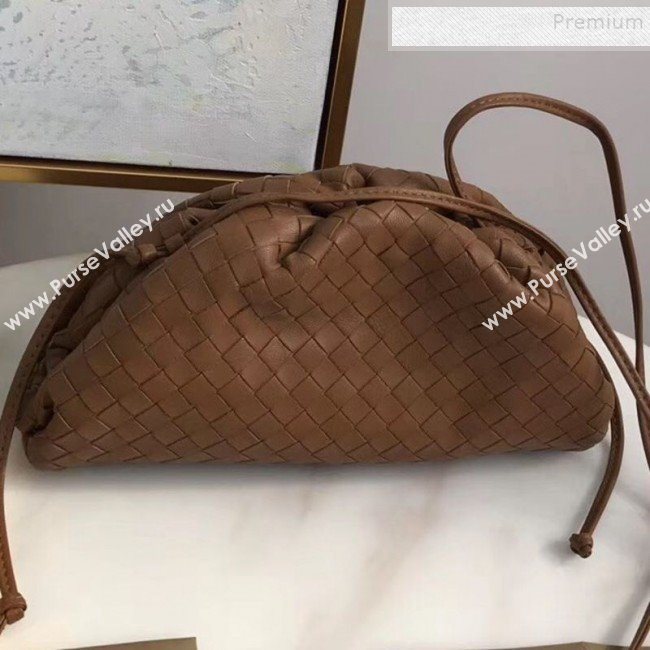 Bottega Veneta Small The Pouch Oversize Clutch in Woven Lambskin Brown 2019 (MISU-9081944)