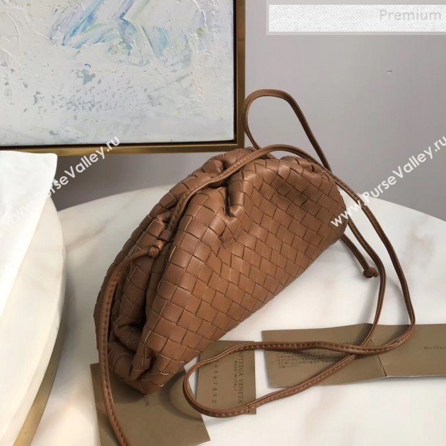 Bottega Veneta Small The Pouch Oversize Clutch in Woven Lambskin Brown 2019 (MISU-9081944)