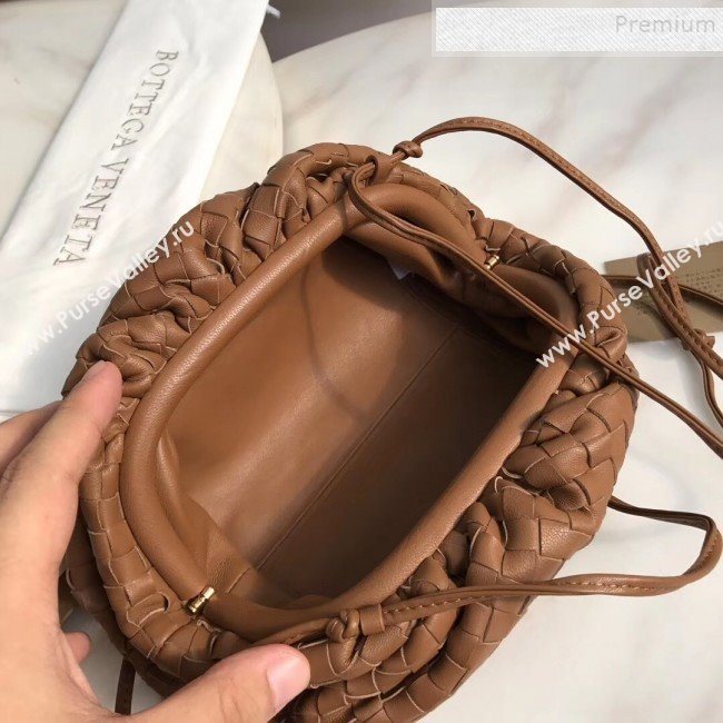 Bottega Veneta Small The Pouch Oversize Clutch in Woven Lambskin Brown 2019 (MISU-9081944)