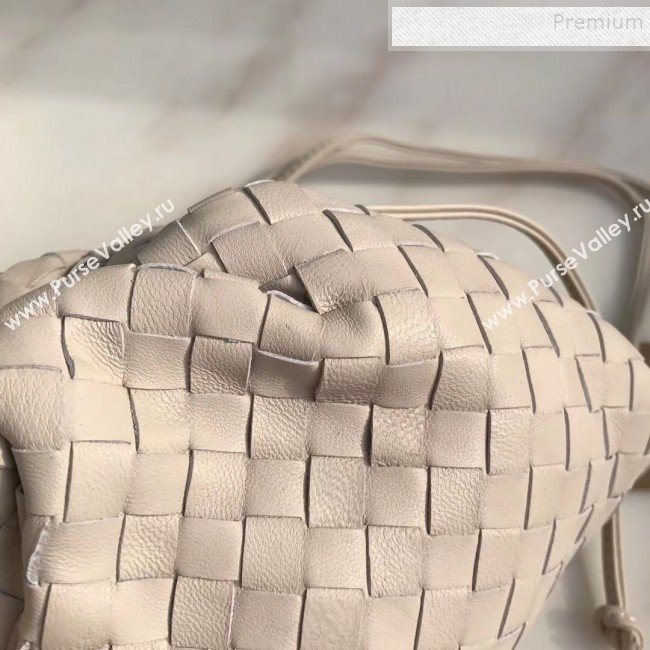 Bottega Veneta Small The Pouch Oversize Clutch in Woven Lambskin White 2019 (MISU-9081945)