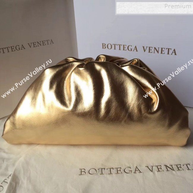 Bottega Veneta Large The Pouch Clutch in Crinkled Metallic Leather Gold 2019 (WT-9082708)